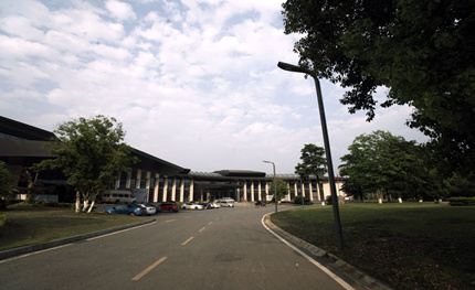 毫無(wú)違和感！“山水”路燈融入武漢東湖賓館山水間