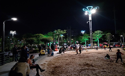 這個公園的智慧路燈，不只是廣場舞大媽的福音