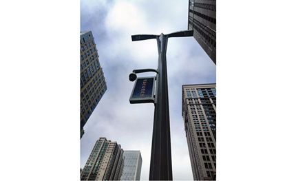 科技和設(shè)計的完美結(jié)合，華體智慧路燈點亮青島CBD