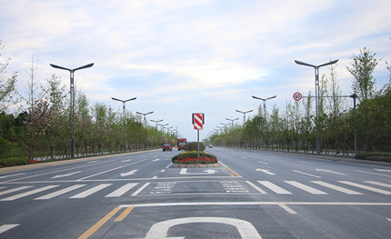 成都第二機場還未起飛，旁邊的貨運大道已先“奮飛”