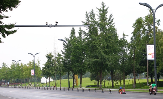 速來?yè)屛?！黃金地段！華體戶外廣告屏正在火熱招商中→