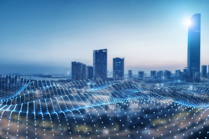 使智慧路燈等物聯(lián)網(wǎng)城市家具成為城市數(shù)據(jù)采集交互的節(jié)點(diǎn)和遍布城市的智能服務(wù)終端，實(shí)現(xiàn)了傳統(tǒng)市政建設(shè)與新基建的完美融合。